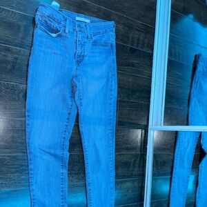Women Levi’s Blue Jeans